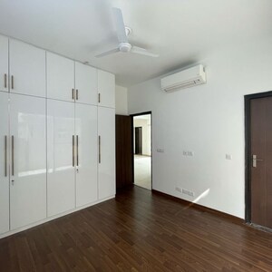 Room in 3 BHK Apartment at BPTP Amstoria Country Floor, Sector 102 – for Rent
