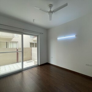 Room in 3 BHK Apartment at BPTP Amstoria Country Floor, Sector 102 – for Rent