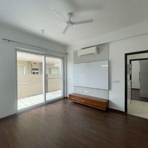 Room in 3 BHK Apartment at BPTP Amstoria Country Floor, Sector 102 – for Rent