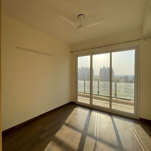 Room in 3 BHK Apartment at Conscient Heritage Max, Sector 102 – for Rent