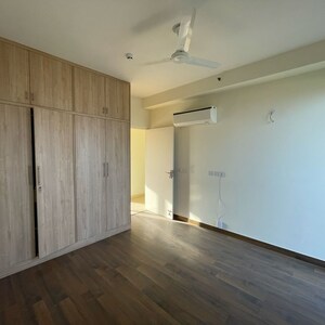 Room in 3 BHK Apartment at Conscient Heritage Max, Sector 102 – for Rent