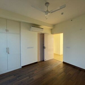 Room in 3 BHK Apartment at Conscient Heritage Max, Sector 102 – for Rent