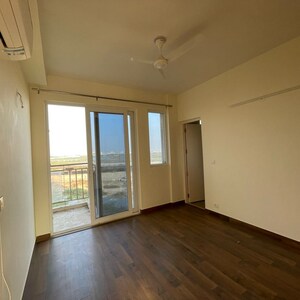 Room in 3 BHK Apartment at Conscient Heritage Max, Sector 102 – for Rent