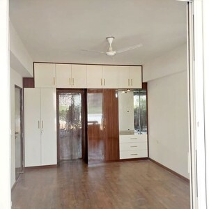 Room in 4 BHK Apartment at DLF Garden City Independent Floors, Sector 92 – for Rent
