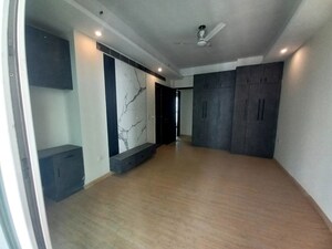 Room in 3.5 BHK Apartment at Mahagun Mezzaria, Sector 78 – for Sale