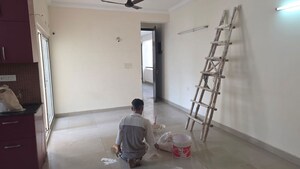 Room in 2.5 BHK Apartment at Antriksh Golf View, Sector 78 – for Rent