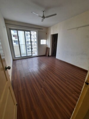Room in 3 BHK Apartment at Sikka Kimaantra Greens, Sector 79 – for Rent