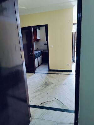 Room in 2 BHK Builder Floor at Sector 52 – for Rent