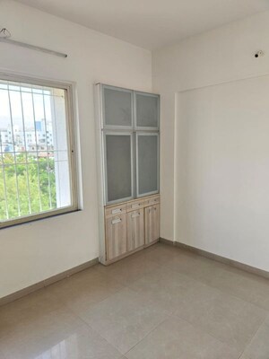 Room in 2 BHK Apartment at Majestic Towers, Katraj – for Rent