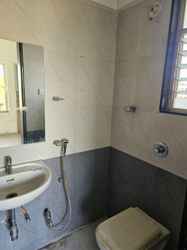 Bathroom, majestic-towers 2 Bedroom 950 Sq.Ft. Apartment In Katraj Pune 10434833