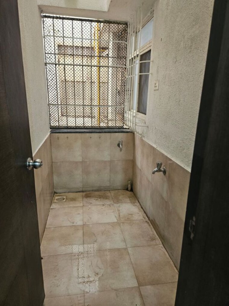 Bathroom, majestic-towers 2 Bedroom 950 Sq.Ft. Apartment In Katraj Pune 10434833