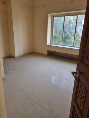 Room in 4 BHK Apartment at Market Yard – for Rent