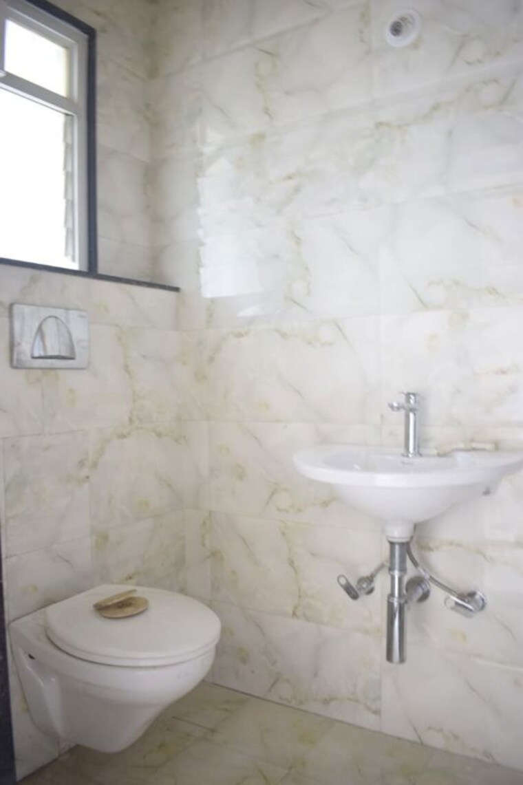 Bathroom, market yard 4 Bedroom 1500 Sq.Ft. Apartment In Market Yard Pune 10434839