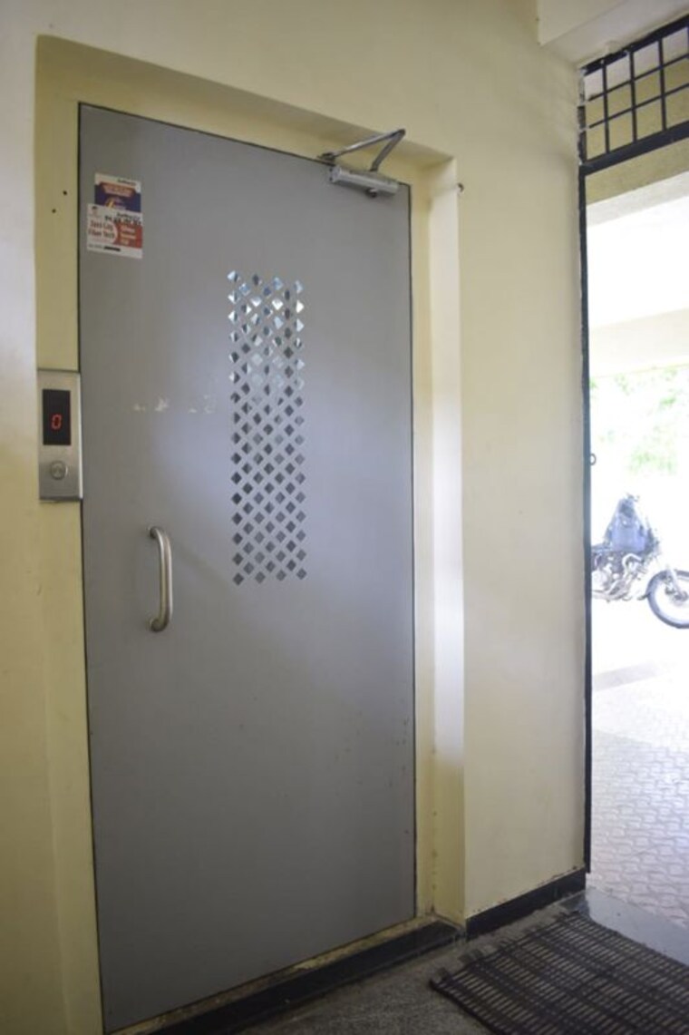 Room, market yard 4 Bedroom 1500 Sq.Ft. Apartment In Market Yard Pune 10434839