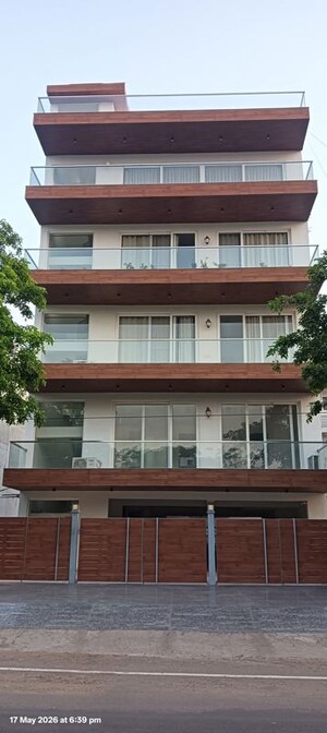 3 BHK Builder Floor For Rent in Sector 17