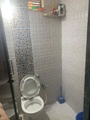 Bathroom in 1 BHK Apartment at Vile Parle West – for Rent