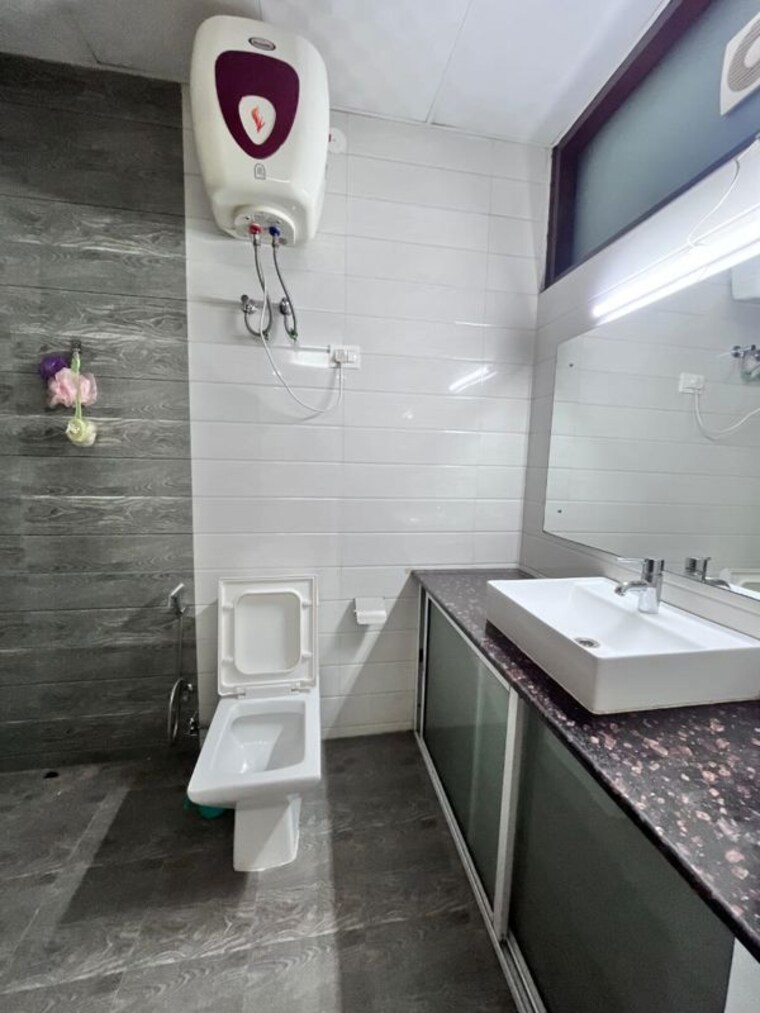 Bathroom, raheja-atlantis 3 Bedroom 2335 Sq.Ft. Apartment In Sector 31 Gurgaon 10434863