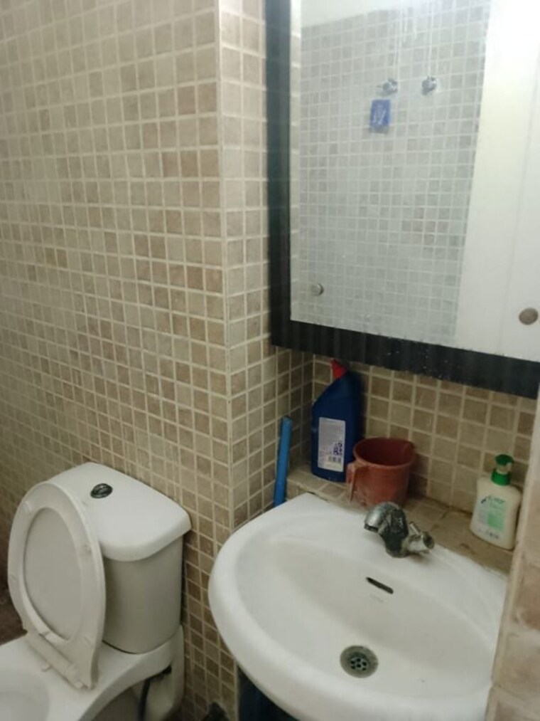 Bathroom, rwa-apartments-sector-47 2 Bedroom 112 Sq.Mt. Builder Floor In Sector 47 Noida 10434871