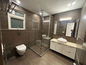 Bathroom in 4 BHK Apartment at DLF The Crest, Sector 54 – for Sale