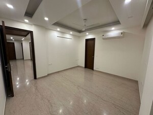 Room in 4 BHK Apartment at DLF The Crest, Sector 54 – for Sale