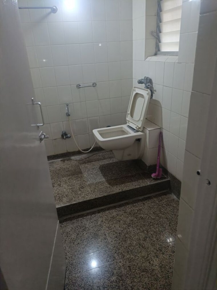 Bathroom, kalpa-taru-divya-swapna 2 Bedroom 850 Sq.Ft. Apartment In Chembur Mumbai 10434895