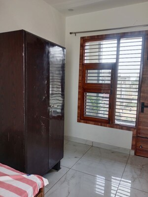 1 RK Builder Floor For Rent in Sector 18
