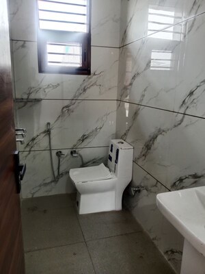 Bathroom in 1 RK Builder Floor at Sector 18 – for Rent