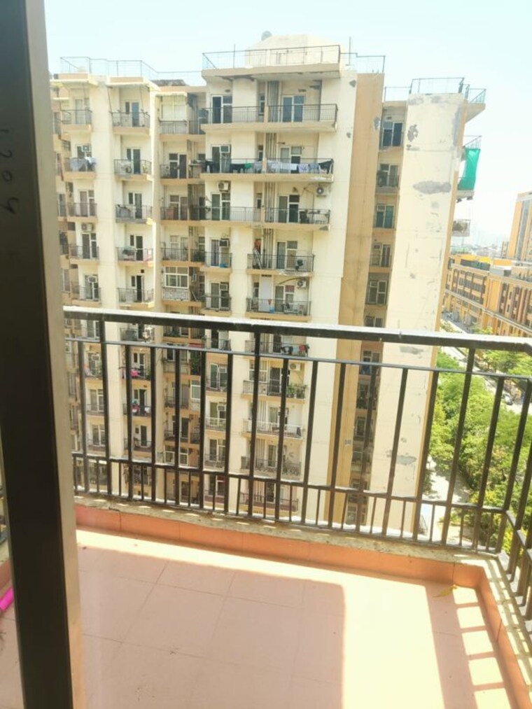 Balcony, maxblis-grand-kingston 1 Bedroom 650 Sq.Ft. Apartment In Sector 75 Noida 10434918