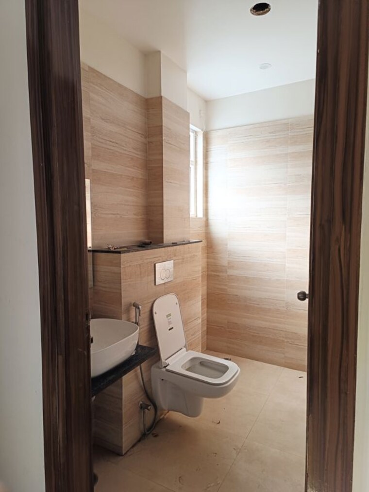 Bathroom, aman-kunj Commercial Warehouse 1200 Sq.Ft. In Gomti Nagar Lucknow 10434952