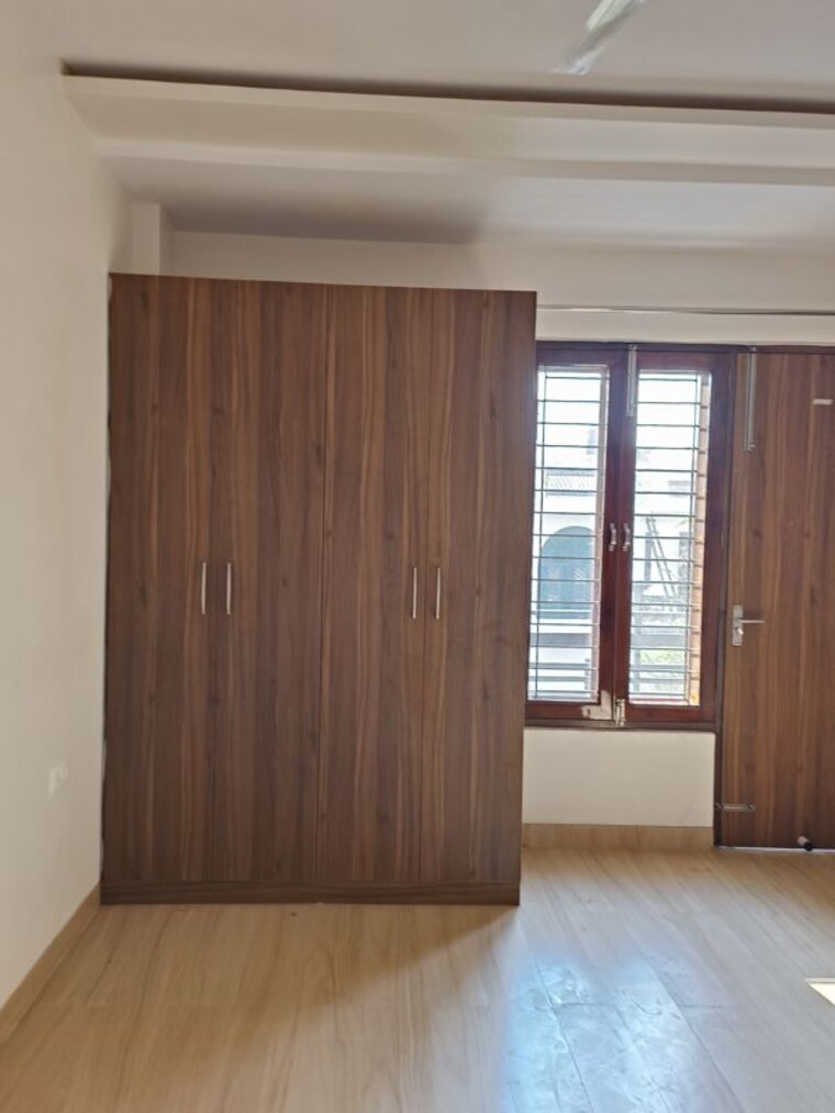 Room, aman-kunj Commercial Warehouse 1200 Sq.Ft. In Gomti Nagar Lucknow 10434952