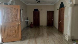 Room in 3 BHK Builder Floor at Jubilee Hills – for Rent
