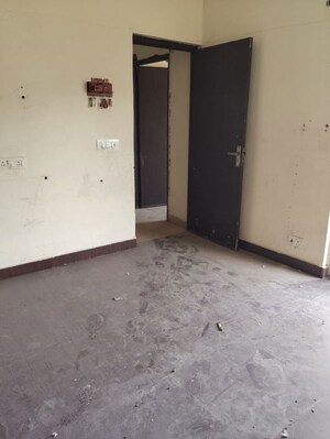 Room in 2 BHK Apartment at Aims Golf City, Sector 75 – for Rent