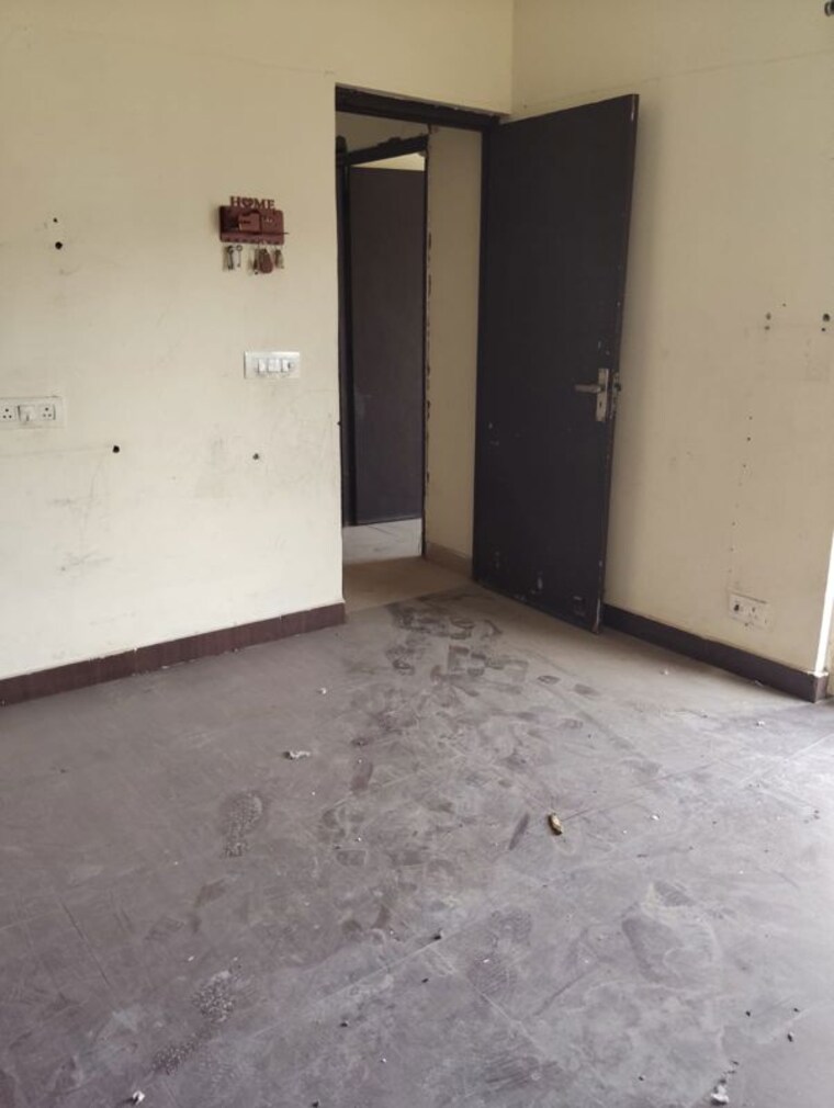 Room, aims-golf-city 2 Bedroom 950 Sq.Ft. Apartment In Sector 75 Noida 10434975