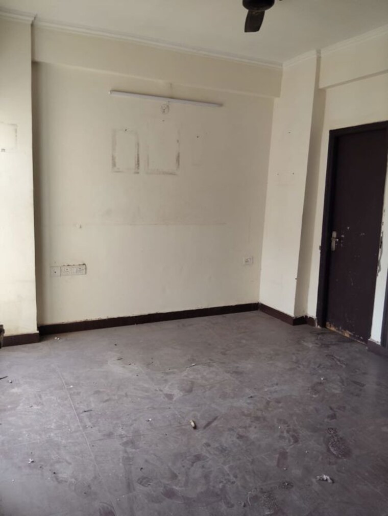 Room, aims-golf-city 2 Bedroom 950 Sq.Ft. Apartment In Sector 75 Noida 10434975