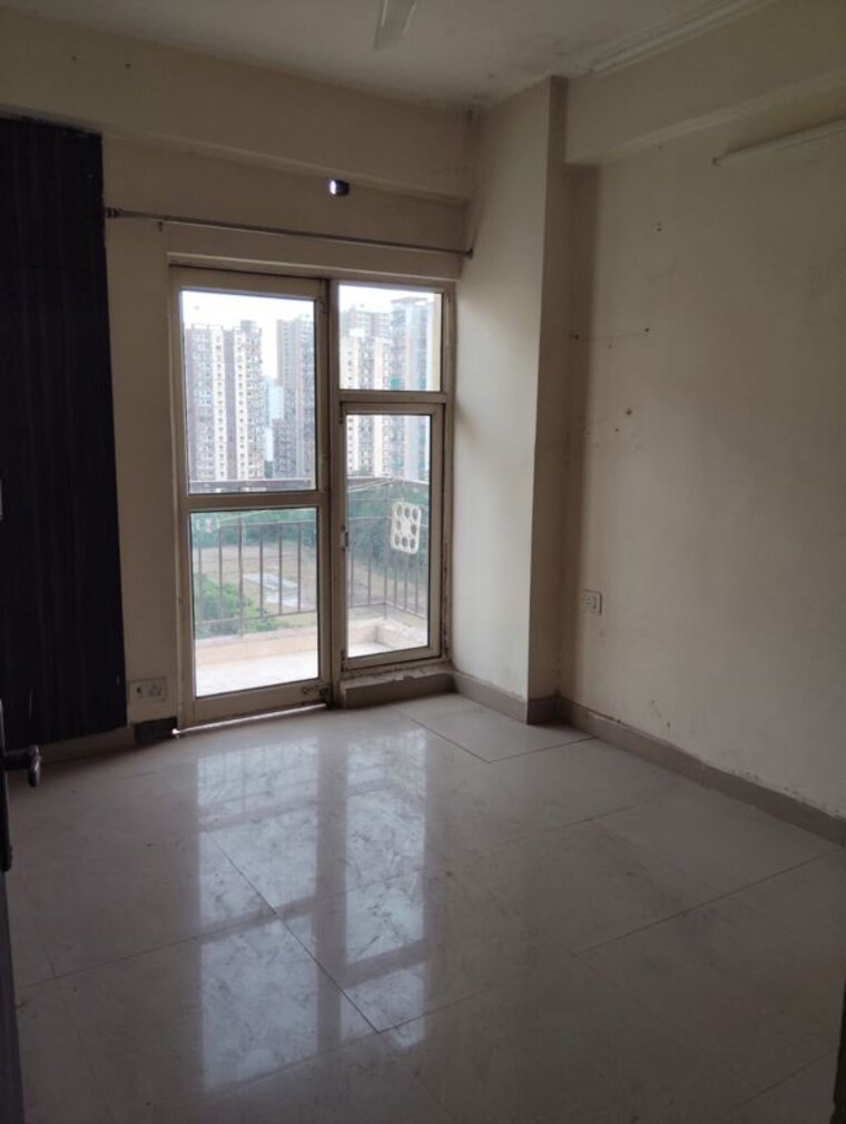 Room, aims-golf-city 2 Bedroom 950 Sq.Ft. Apartment In Sector 75 Noida 10434975