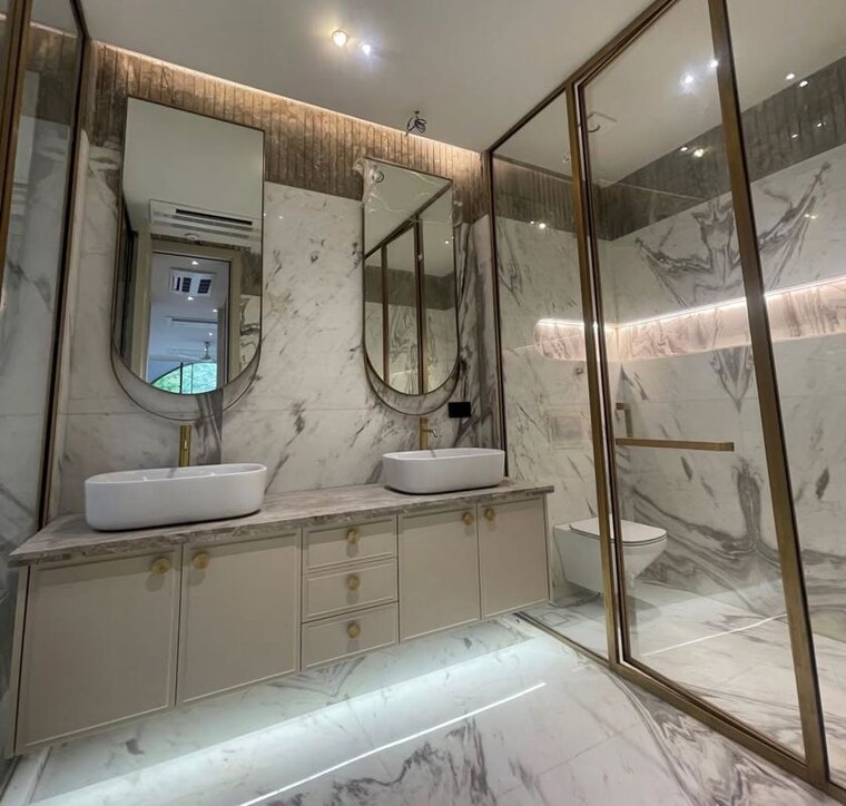 Attached Bathroom, south extension ii 4 Bedroom 9000 Sq.Ft. Builder Floor In South Extension ii Delhi 10434940