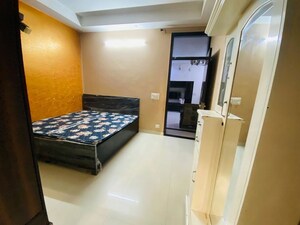 Living Room in 3 BHK Apartment at Chembur Colony – for Rent