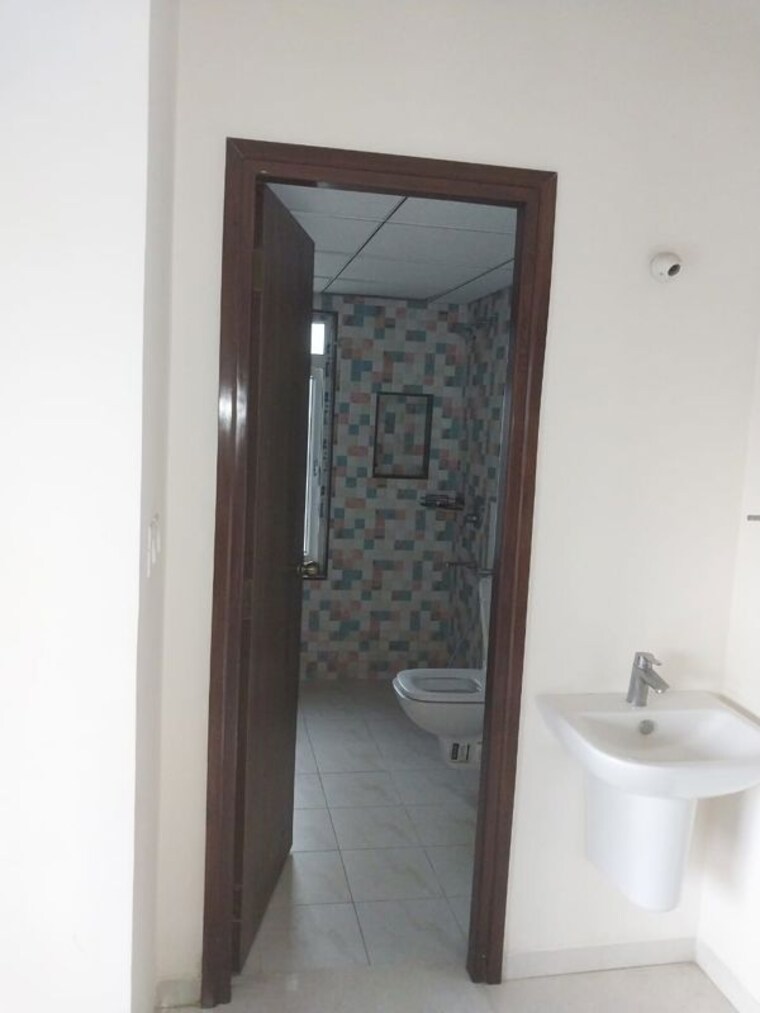 Bathroom, jai-apartments-vaishali 2 Bedroom 960 Sq.Ft. Builder Floor In Vaishali Sector 3 Ghaziabad 10435040