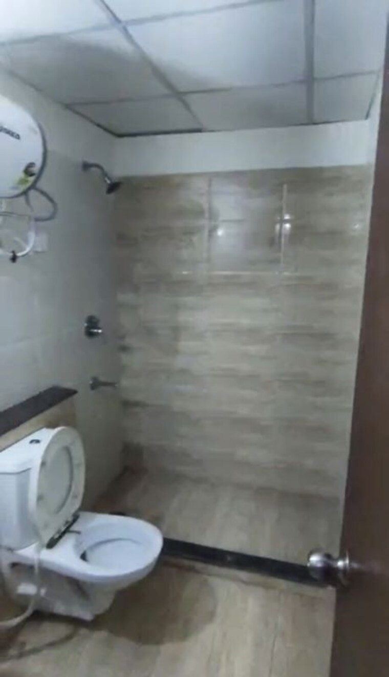 Bathroom, preet colony 3 Bedroom 1750 Sq.Ft. Apartment In Preet Colony Zirakpur 10428690
