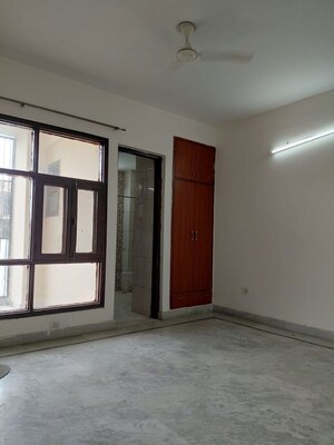 Room in 3 BHK Apartment at Sector 105 – for Rent