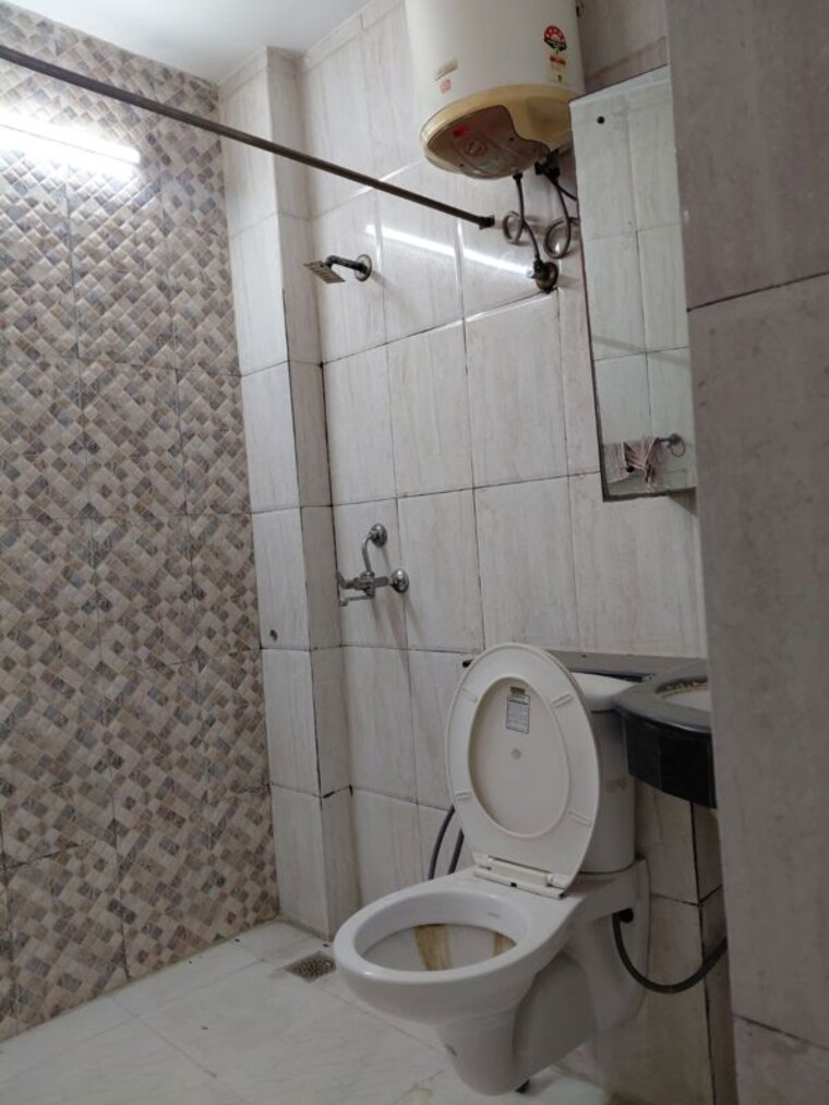 Bathroom, sector 105 3 Bedroom 2400 Sq.Ft. Apartment In Sector 105 Noida 10435065