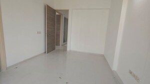 Room in 3 BHK Apartment at Group Seven Rushi Heights, Goregaon East – for Rent