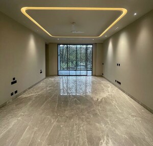 Room in 4 BHK Independent House at South Extension ii – for Sale
