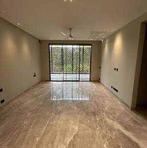 Room in 4 BHK Independent House at South Extension ii – for Sale