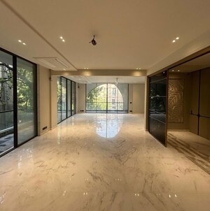 Room in 4 BHK Independent House at South Extension ii – for Sale