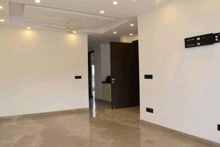 Room, emaar-emerald-floors 5 Bedroom 758 Sq.Yd. Builder Floor In Sector 65 Gurgaon 10435115