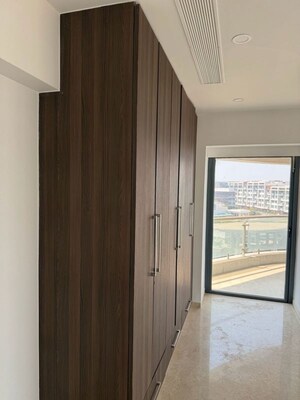 Room in 4 BHK Apartment at G Block Bkc – for Sale