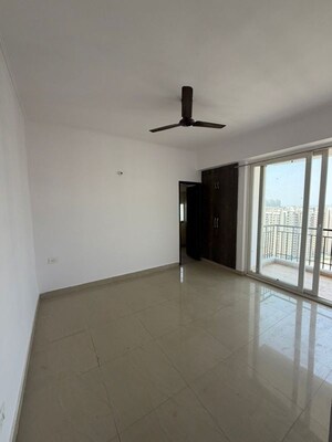 Room in 4 BHK Apartment at Amrapali Centurian Park Phase II, Tech Zone 4 Greater Noida – for Sale