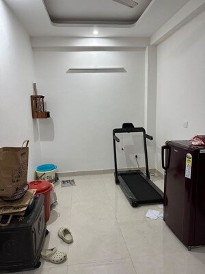 Team Area in 4 BHK Builder Floor at Sushant Lok ii – for Rent