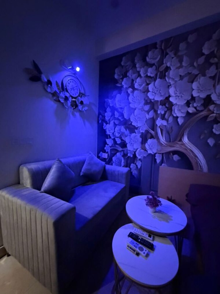 Living Room, gaur-city-mall 1 RK 550 Sq.Ft. Apartment In Sector 4 Greater Noida Greater Noida 10435227